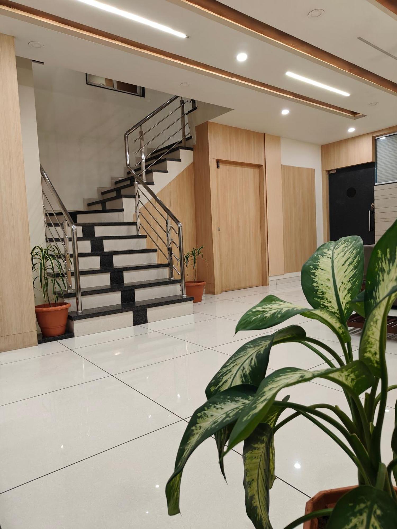סוראט Hotel Sahyog & Rooms מראה חיצוני תמונה