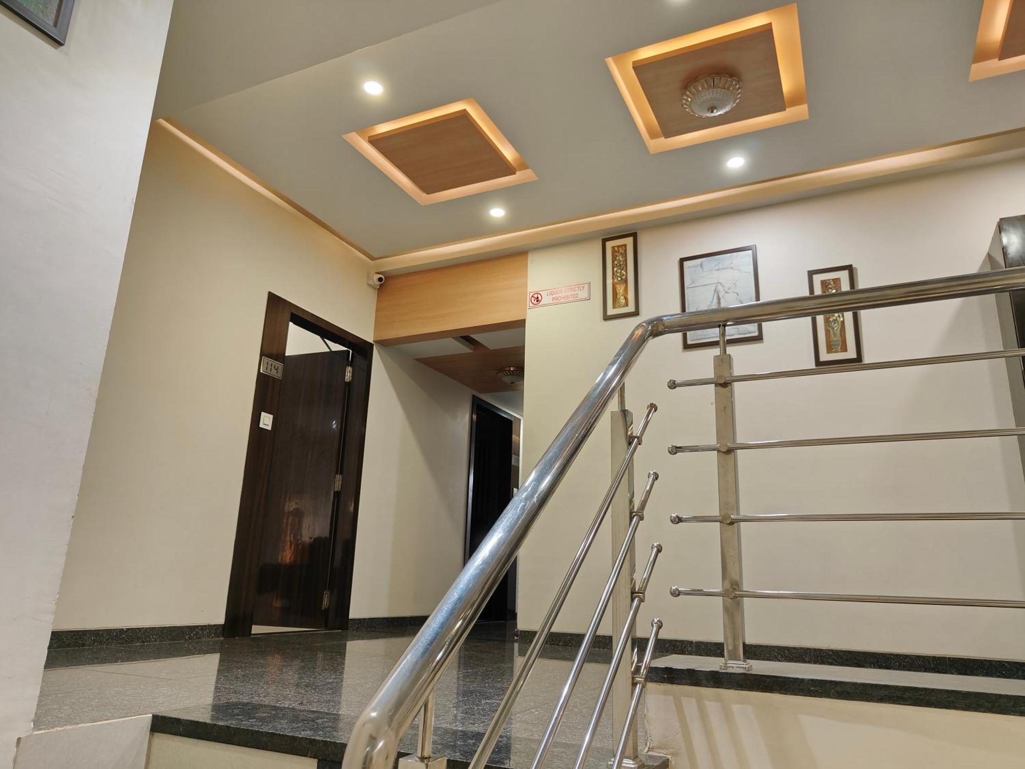 סוראט Hotel Sahyog & Rooms מראה חיצוני תמונה