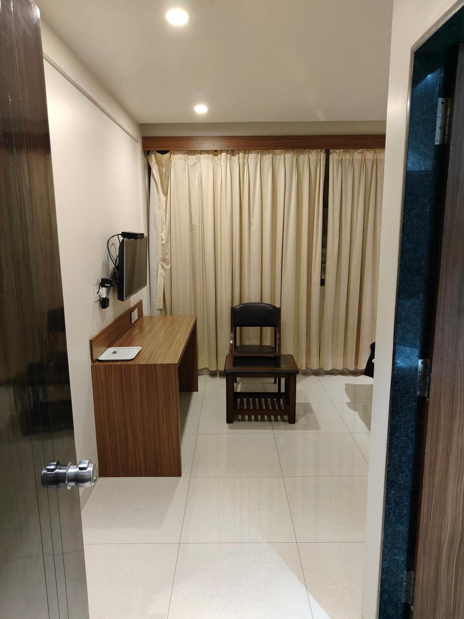 סוראט Hotel Sahyog & Rooms מראה חיצוני תמונה